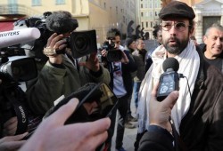 تخفيف الحكم على مزارع فرنسي سمح بعبور اللاجئين