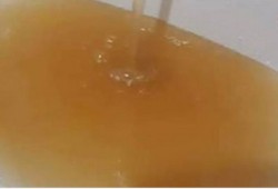 أهالى قرى مطوبس وفوه بكفر الشيخ يشكون من تلوث مياه الشرب