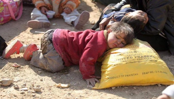 البرد يضاعف معاناة النازحين من الموصل