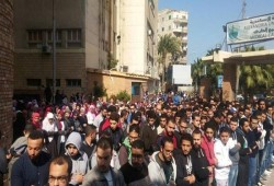 طلاب الإسكندرية يؤدون صلاة الغائب على ضحايا حادث نويبع