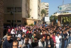 طلاب الإسكندرية يؤدون صلاة الغائب على ضحايا حادث نويبع