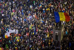 بالفيديو :رومانيا_تظاهرات ضدالفساد تجبر وزير العدل على الاستقالة