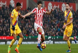 رمضان يصنع هدفا يقود ستوك للفوز على بالاس والتقدم بجدول البريميرليج