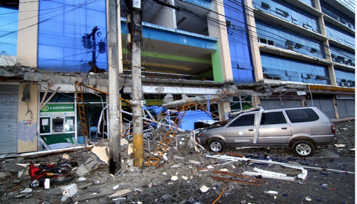 ارتفاع عدد ضحايا زلزال الفلبين لـ 15 قتيلا و 100 مصاب