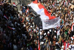 اليمنيون يحيون ذكرى الثورة في تعز