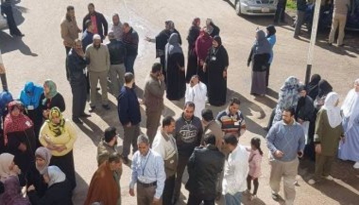 وقفة احتجاجية للعاملين بالتأمين الصحى بكفر الشيخ