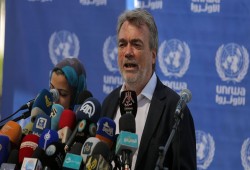 مدير أونروا بغزة: المشكلة ليست بالغذاء بل في الحصار