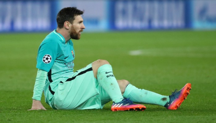 عشية قدومه لمصر .. ميسي يقود برشلونة لخسارة مذلة أمام "باريس" ونشطاء: نحس السيسي السبب