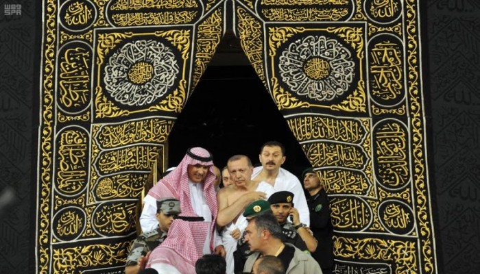 أردوغان يؤدي مناسك العمرة في ختام جولته الخليجية (صور)