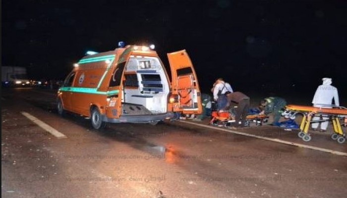 إصابة 13 شخصا بسبب انقلاب سيارة ميكروباص فى ترعة بقرية موشا فى أسيوط