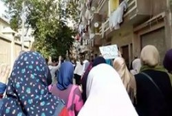 ثوار الرمل بالإسكندرية ينددون بالسيسي "عدو الشعب"