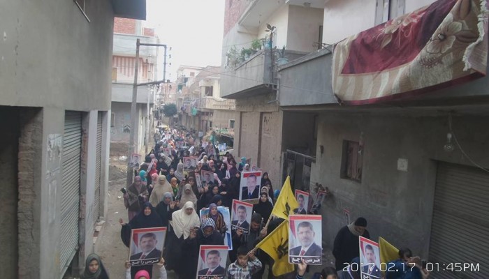 قرية الرئيس مرسي تنتفض في بداية أسبوع " السيسي عدو الشعب "