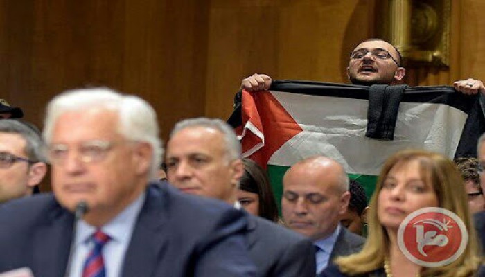 رفع العلم الفلسطيني بالكونجرس أثناء كلمة سفير الصهاينة