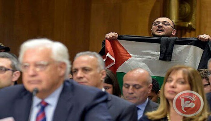رفع العلم الفلسطيني بالكونجرس أثناء كلمة سفير الصهاينة