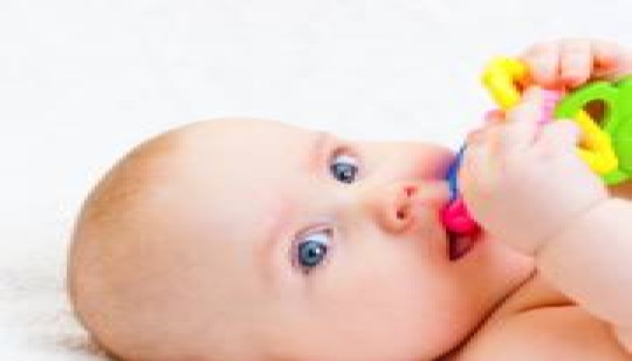 مشاكل التسنين: أيهما أفضل العضاضة أم جل الأسنان؟