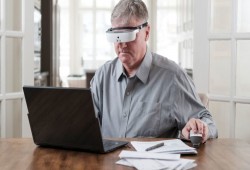 eSight 3 تقنية ثورية تساعد المكفوفين على الرؤية