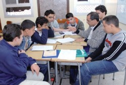 قانون جديد .. فصل المعلم حال إعطاء دروس خصوصية