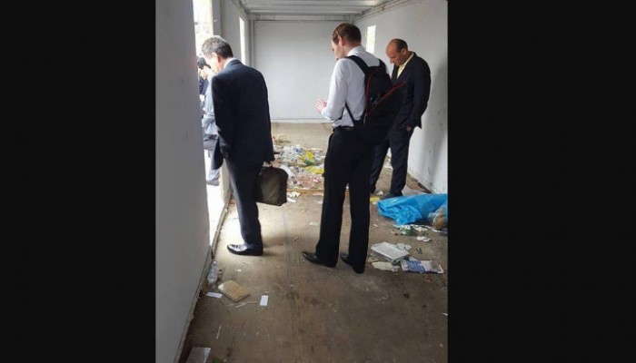 الانقلاب يسستقبل مستثمرين اجانب في حاويات "قمامة"