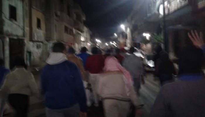 "شباب ضد الانقلاب" بحوش عيسى تتحدى الأمن بمسيرة ليلية رافضة لحكم العسكر