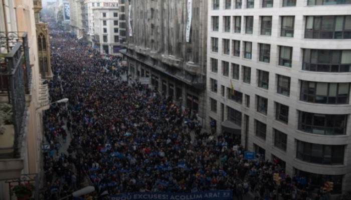 160 ألف متظاهر فى برشلونة يطالبون باستقبال اللاجئين السوريين