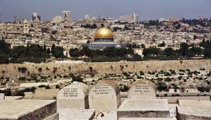 الاحتلال يصادر أراضيَ فلسطينية لإقامة متنزه صهيوني بالقدس