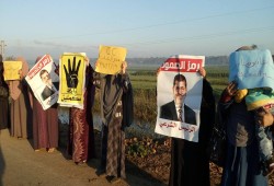 سلسلة بشرية لحرائر دمياط ضمن فعاليات اسبوع "السيسي عدو الشعب "