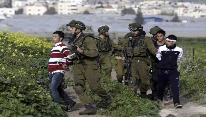 الاحتلال يعتقل 9 فلسطينيين في حملة دهم بالضفة والقدس