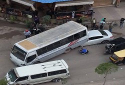 اصطدام سيارة ملاكي بأتوبيس مدرسة في الإسكندرية