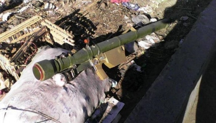 الانهيار الأمني : مواطن يعثر على "قاذف صواريخ" ملقى في كومة قمامة بجوار مطار القاهرة