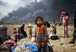 أطفال الموصل بين كماشة الجوع ورصاص القنص