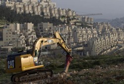 الاحتلال يصادر 250 دونما شرقي القدس