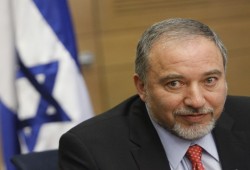 ليبرمان  يعترف  بانتهاك السيادة المصرية وقصف سيناء