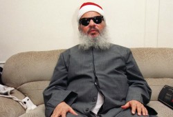 وصول جثمان الشيخ عمر عبدالرحمن لدفنه بمسقط رأسه