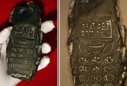 اكتشاف منحوتة تشبه هاتف محمول يعود عمرها لأزمنة غابرة