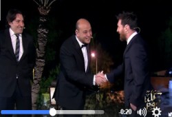 ميسي يرفض التعبير عن حبه لمصر بالإنجليزية ويحرج أديب (فيديو جديد)
