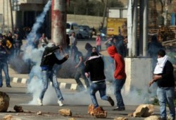 إصابة فلسطينيين في مواجهات مع الاحتلال بالخليل