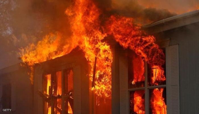 حريق هائل يلتهم مخبزاً وعقارين وخط غاز طبيعي بأسيوط