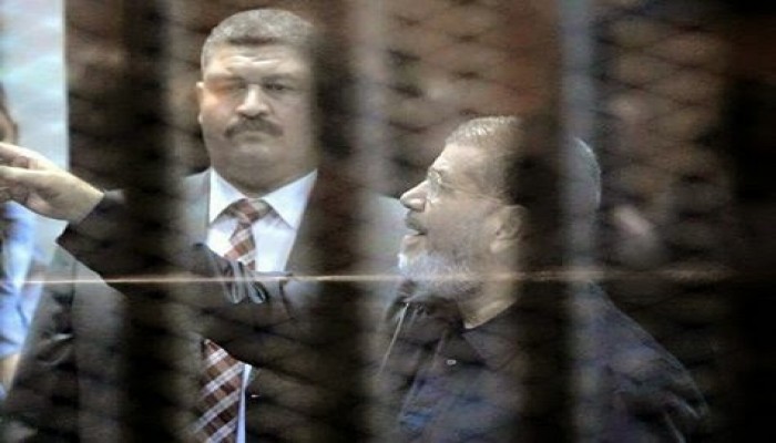 الرئيس مرسي يرفض محاكمته ويؤكد : "مازلت رئيس الجمهورية"