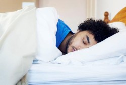 النوم أكثر من 9 ساعات يضاعف إصابات الزهايمر