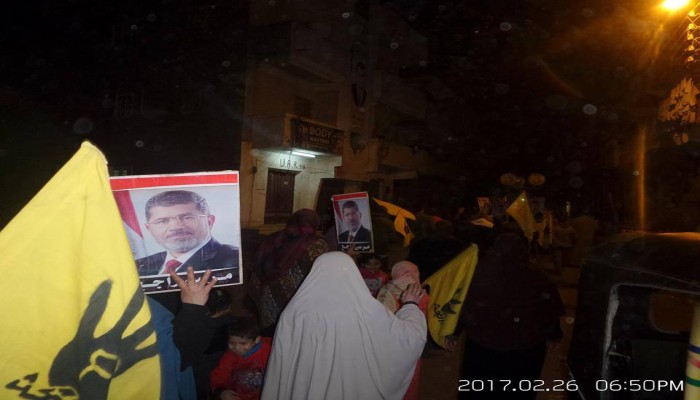 "العدوة" مسقط راس الرئيس مرسي تواصل التظاهر في ثالث أيام "قادتنا أبطال "