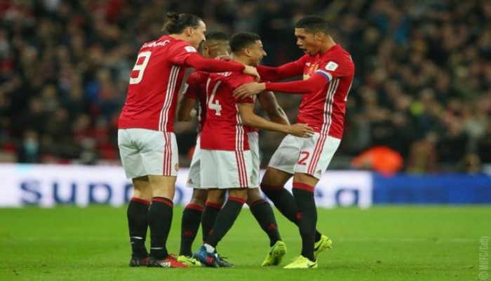 زلاتان ينقذ اليونايتد من "صحوة" ساوثامبتون ليمنح مورينيو لقبا جديدا