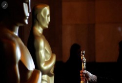 للمرة الأولي : مسلم أمريكي يفوز بأوسكار والجائزة الكبري لفيلم " Moonlight " (ضوء القمر)