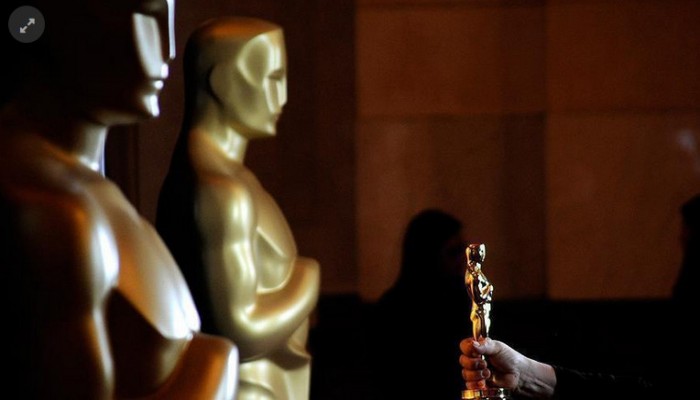 للمرة الأولي : مسلم أمريكي يفوز بأوسكار والجائزة الكبري لفيلم " Moonlight " (ضوء القمر)