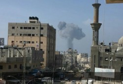 4 إصابات بسلسلة غارات صهيونية على مواقع بقطاع غزة