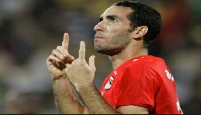 نشطاء يتضامنون مع أبو تريكة بعد دفن والده دون أن يودعه