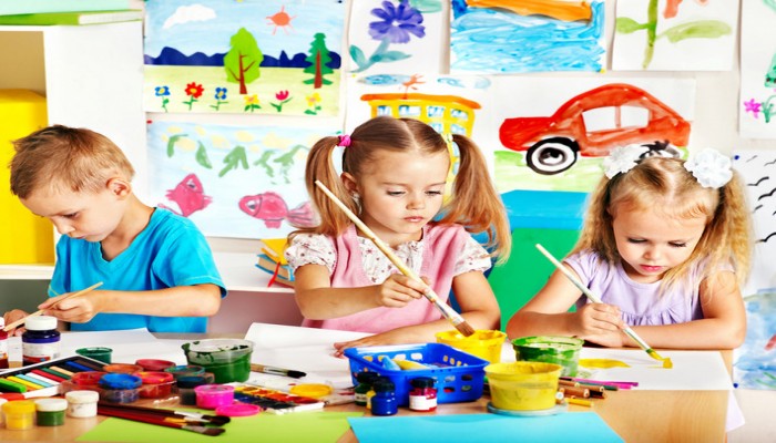 دراسة تحذر: لا تدعي طفلك في الحضانة أكثر من 8 ساعات