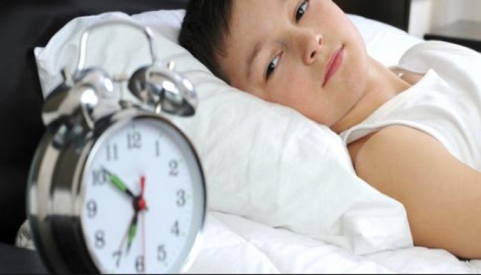 كيف أعوّد طفلي على النوم في غرفته؟