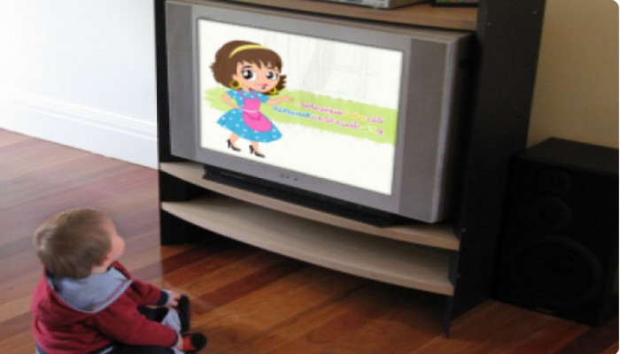 متي تصبح مشاهدة التليفزيون مفيدة لطفلك؟