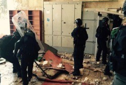 صهاينة يقتحمون الأقصى وسط حراسة من قوات الاحتلال