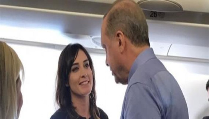 ماذا فعل أردوغان مع أفضل إعلامية تركية بسبب تدخينها؟